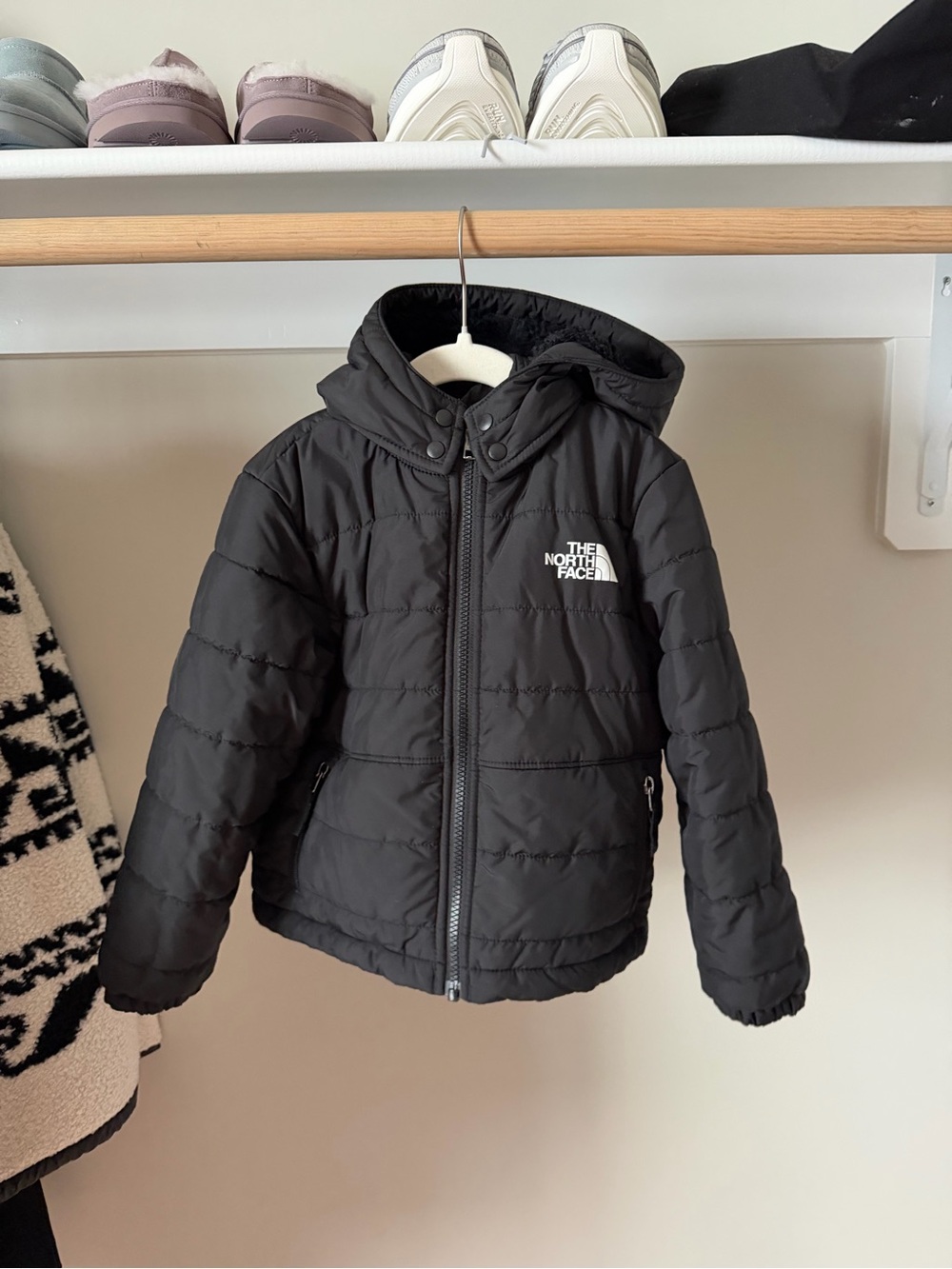 Kids North Face Blacl Sherpa Reversible Puffer Winter Coat - 4T - good condition
